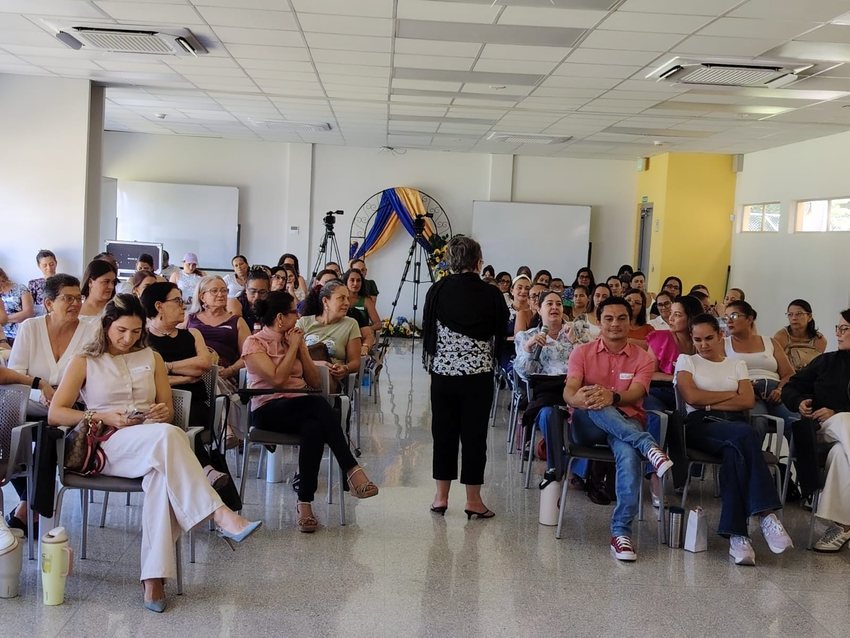 Grupo de mujeres en un taller de Ana Leonor sobre menopausia